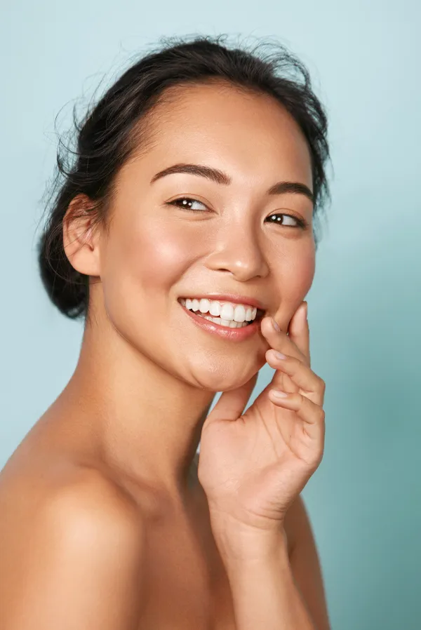 An asian woman with healthy, glowing skin. Get GHK-Cu and Cycloastragenol Facial Serum treatment from Blue Skye Health and Wellness in Tampa.